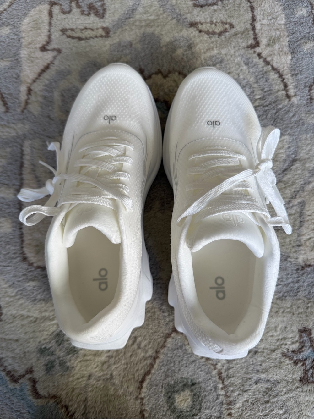 ALO Yoga Runner Sneakers White/White Women’s 9 Men’s 7.5 - Picture 6 of 8